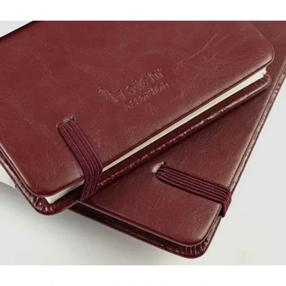 Los cuadernos de bocetos Etchr Accordion están hechos de papel 100% algodón de calidad artística libre de ácido, por lo que son ideales para técnicas húmedas y mixtas. Apto para veganos, la cubierta es de PU.